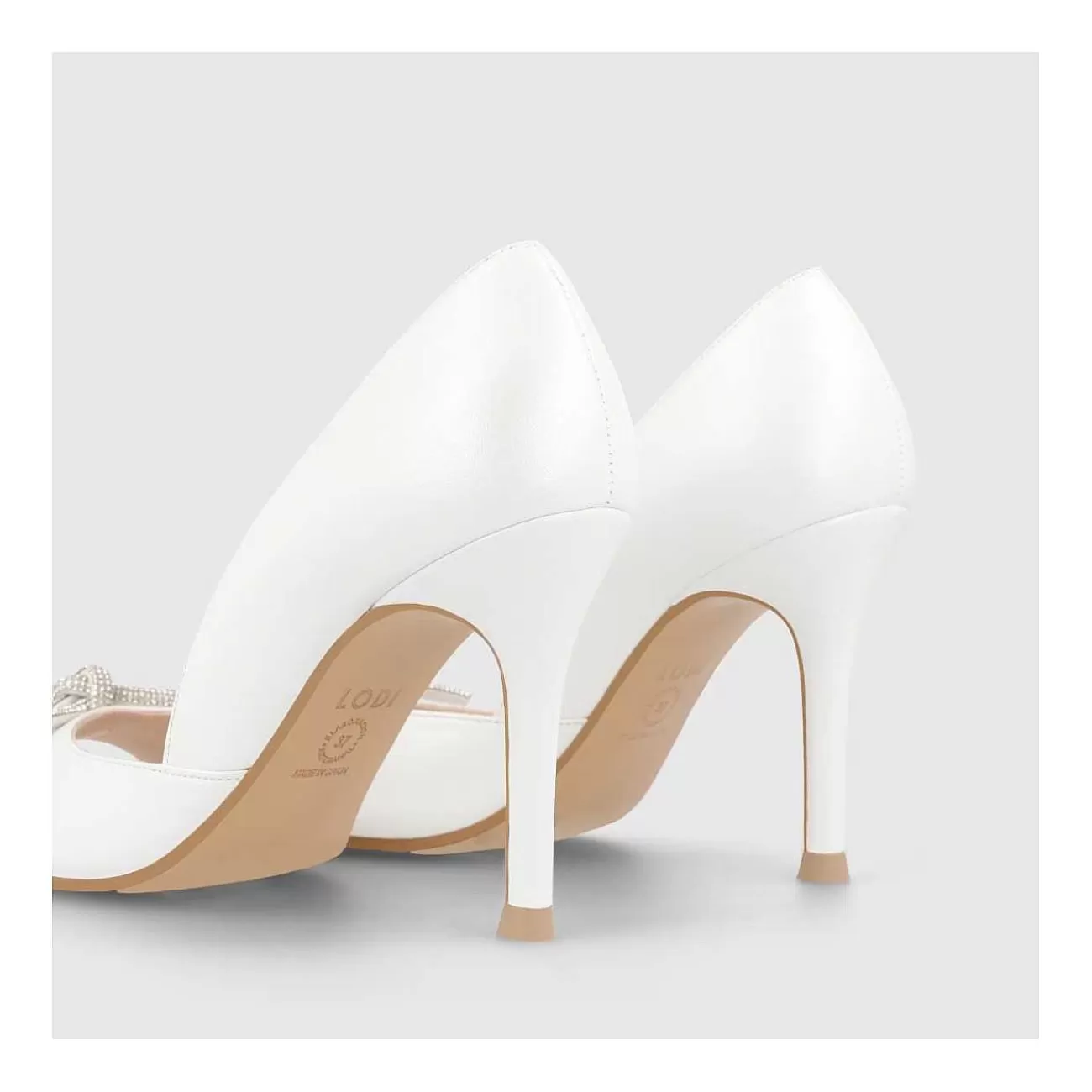 salones_de_novia_blancos_samier_3.webp Mujer LODI Salones De Novia^Salones De Novia Blancos Samier